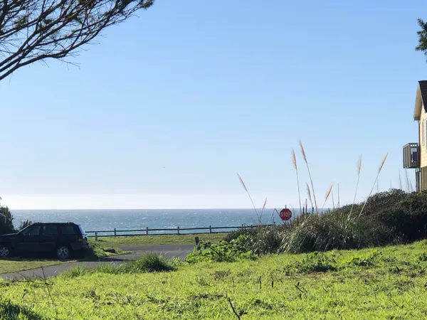 $89,995 | 23 Steelhead Court, Shelter Cove, CA 95589