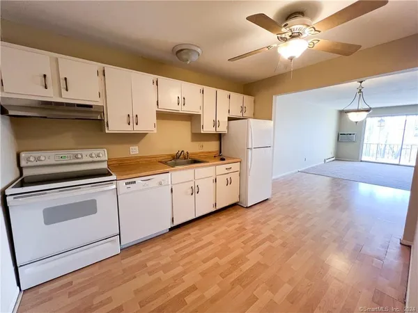 $2,450 | 185 Melba Street, Unit 201, Milford, CT 06460