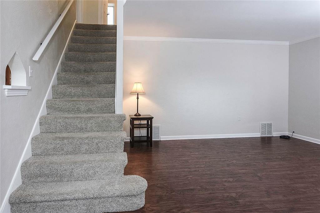 940 Lessing Street Pittsburgh, PA 15220 - Photo 4 of 25 Gallery Image 4