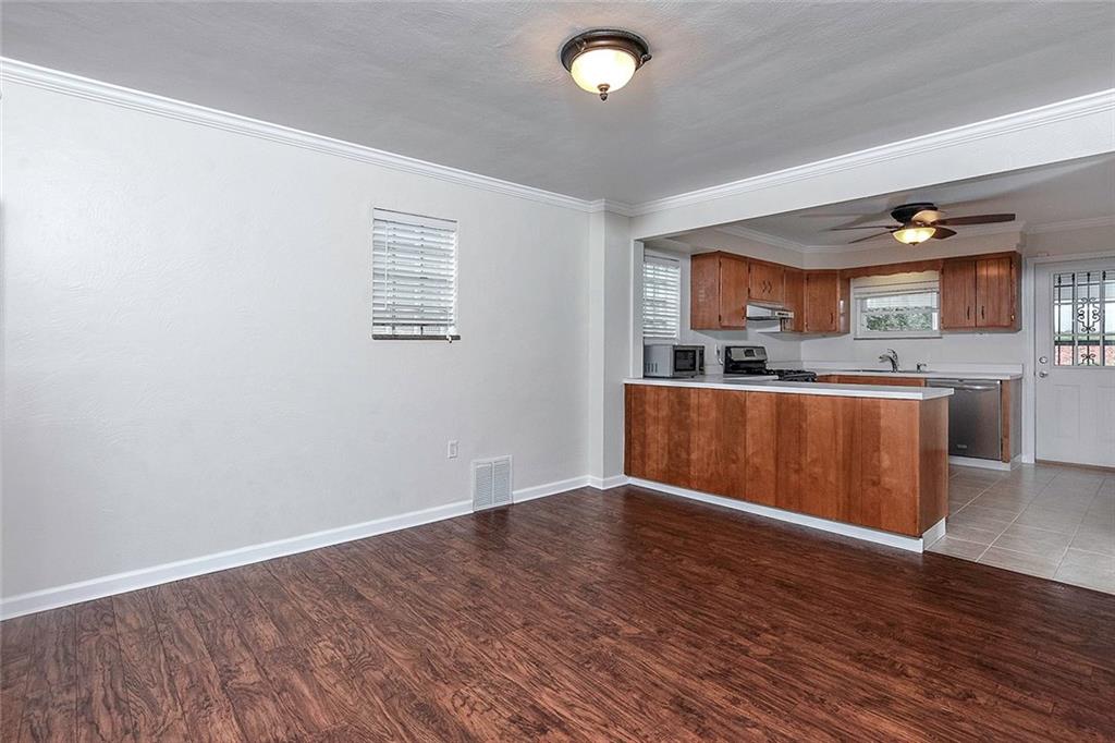 940 Lessing Street Pittsburgh, PA 15220 - Photo 7 of 25 Gallery Image 7