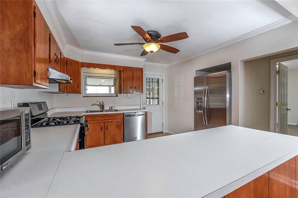 940 Lessing Street Pittsburgh, PA 15220 - Photo 8 of 25 Gallery Image 8