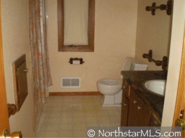 3941 Blackhawk Road Eagan, MN 55122 - Photo 5 of 9 Gallery Image 5