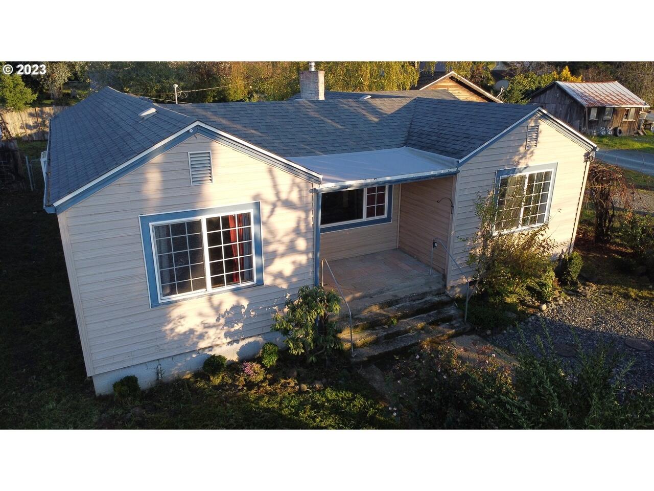 1985 Roseburg Road Myrtle Point, OR 97458 - Photo 3 of 27 25
