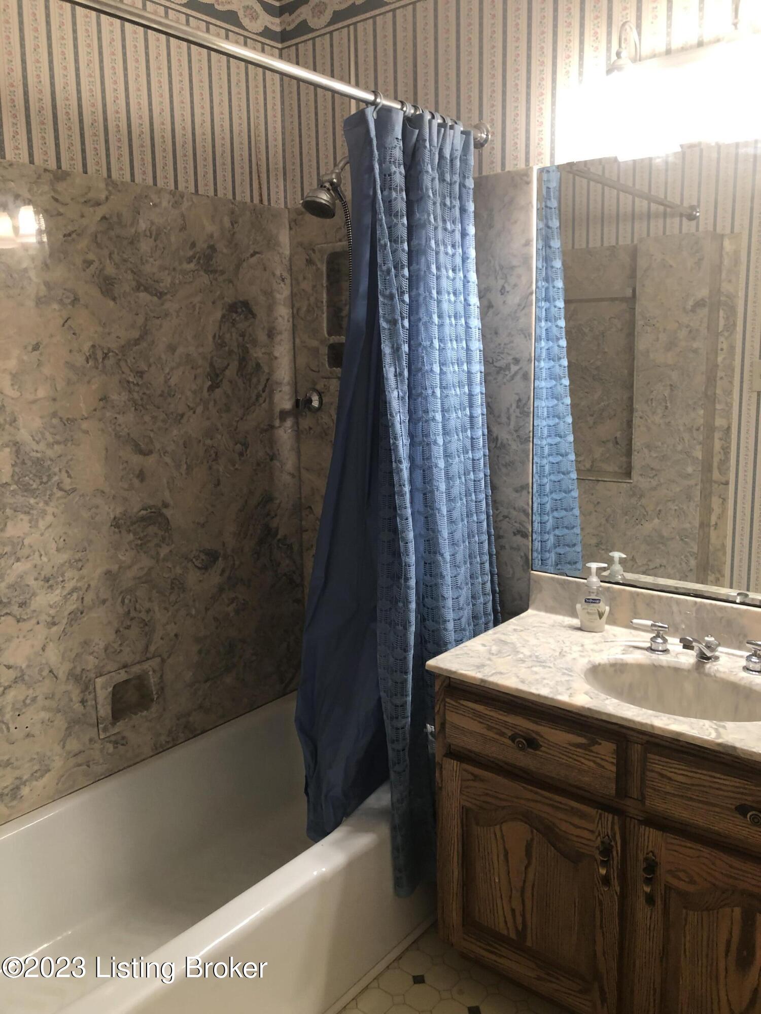 8312 Twisted Pine Road Louisville, KY 40219 - Photo 6 of 11 98387B0D-CCA1-483D-BF77-B6382C48F4E7