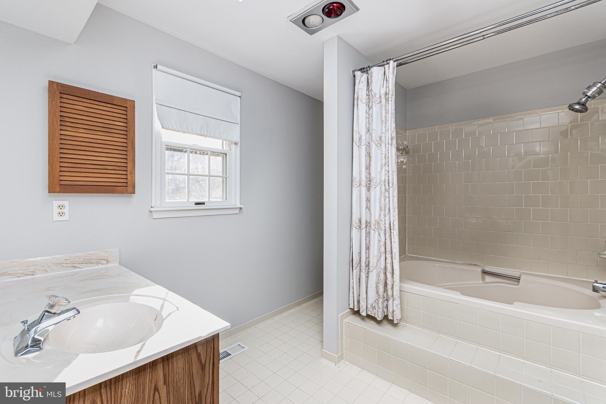 1346 Old Water Oak Point Road Pasadena, MD 21122 - Photo 19 of 33 Gallery Image 19