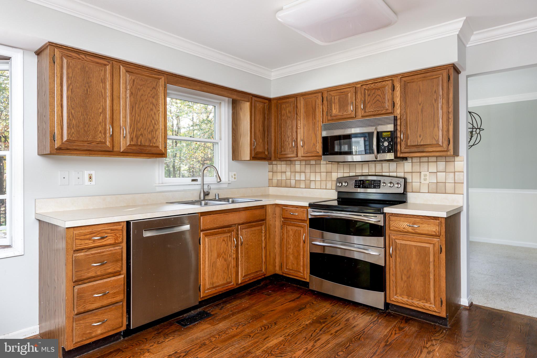 1346 Old Water Oak Point Road Pasadena, MD 21122 - Photo 9 of 33 Stainless steel appliances
