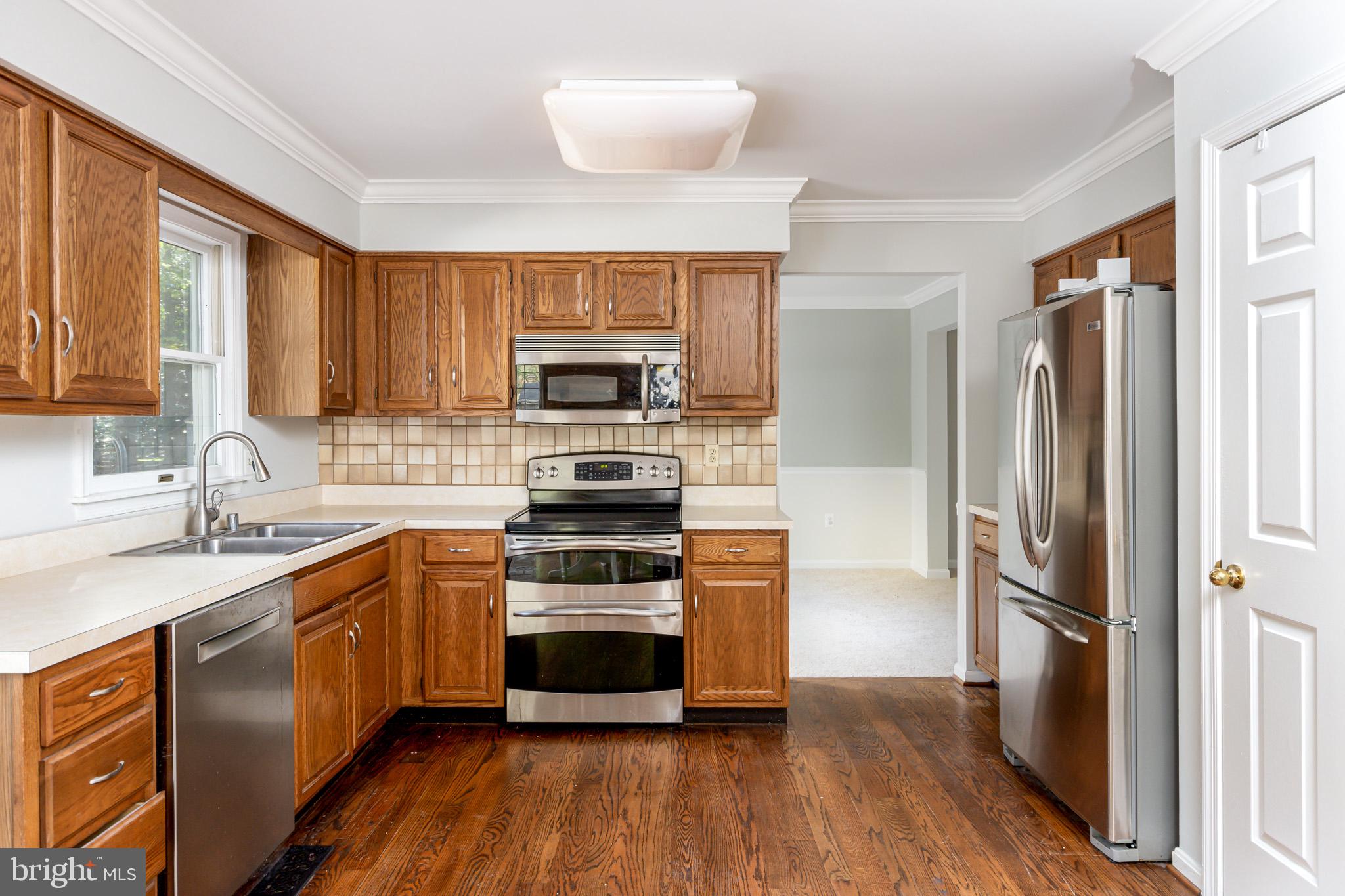 1346 Old Water Oak Point Road Pasadena, MD 21122 - Photo 10 of 33 Hard woods in kitchen