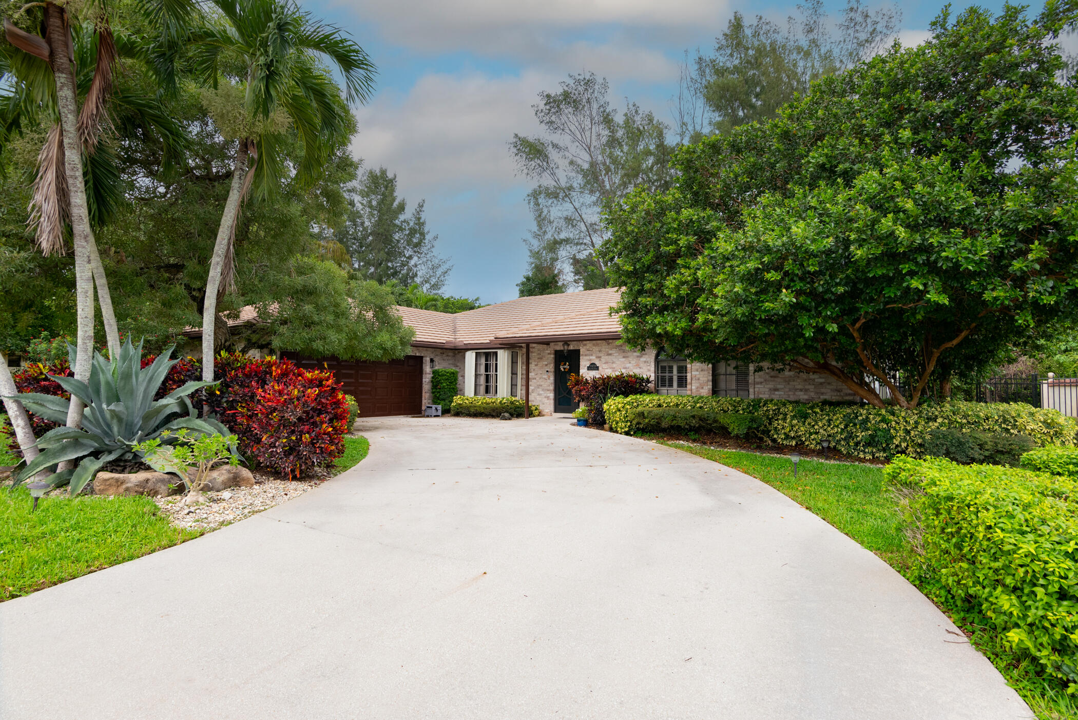 9459 Old Pine Road Boca Raton, FL 33428 - Photo 3 of 50 © Clark - 9459 Old Pine Road-004
