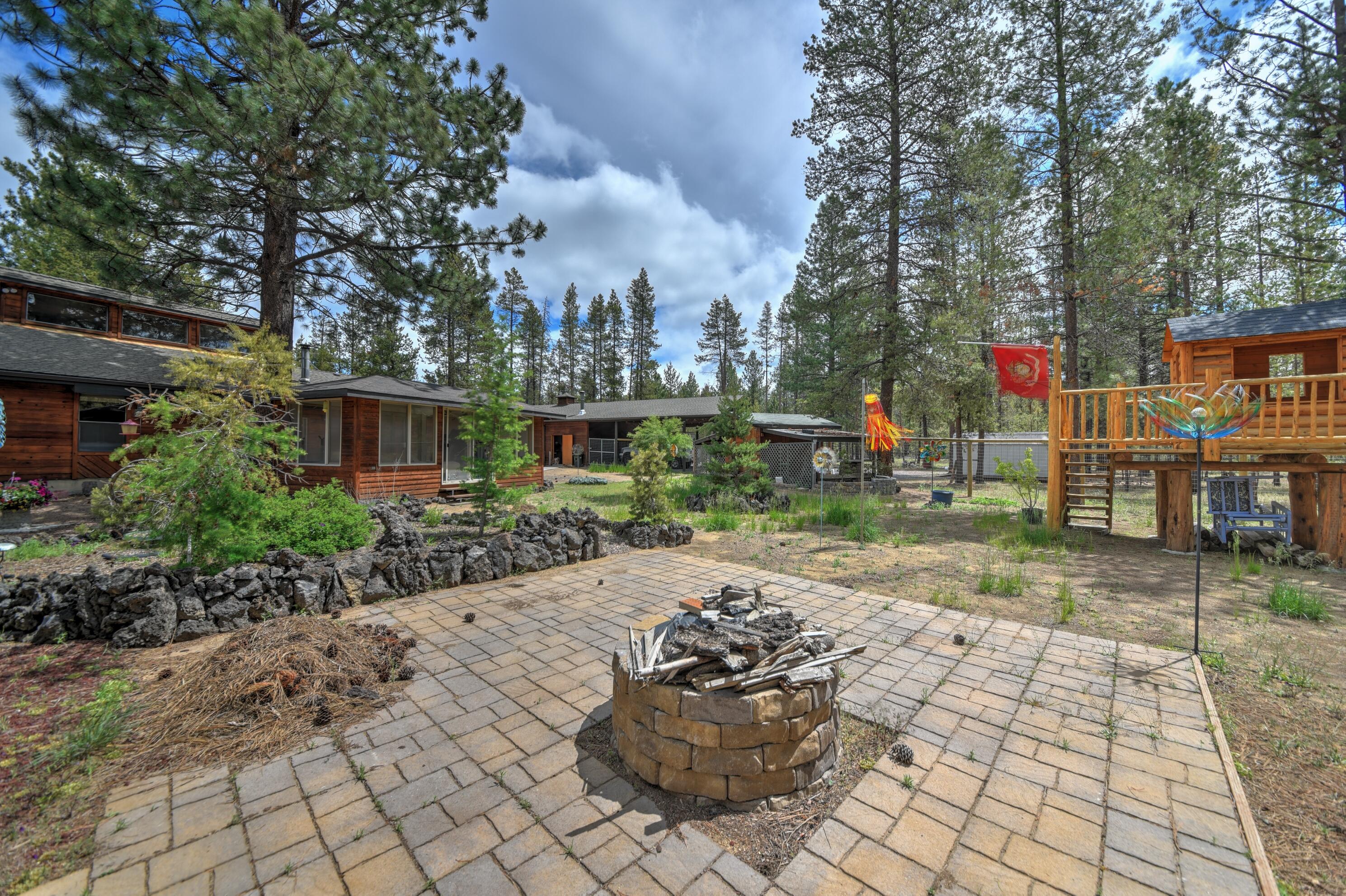52050 Read Loop La Pine, OR 97739 - Photo 14 of 37 firepit