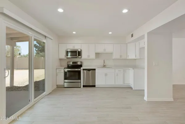 $2,200 | 3316 East Helena Drive, Phoenix, AZ 85032