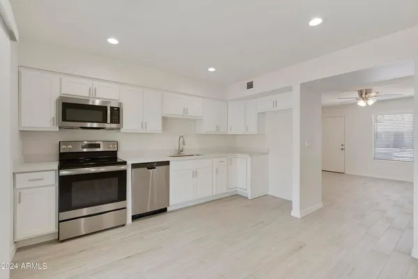 $2,200 | 3316 East Helena Drive, Phoenix, AZ 85032