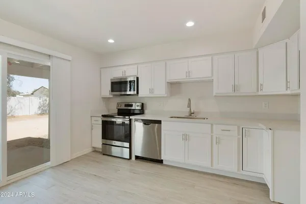 $2,200 | 3316 East Helena Drive, Phoenix, AZ 85032