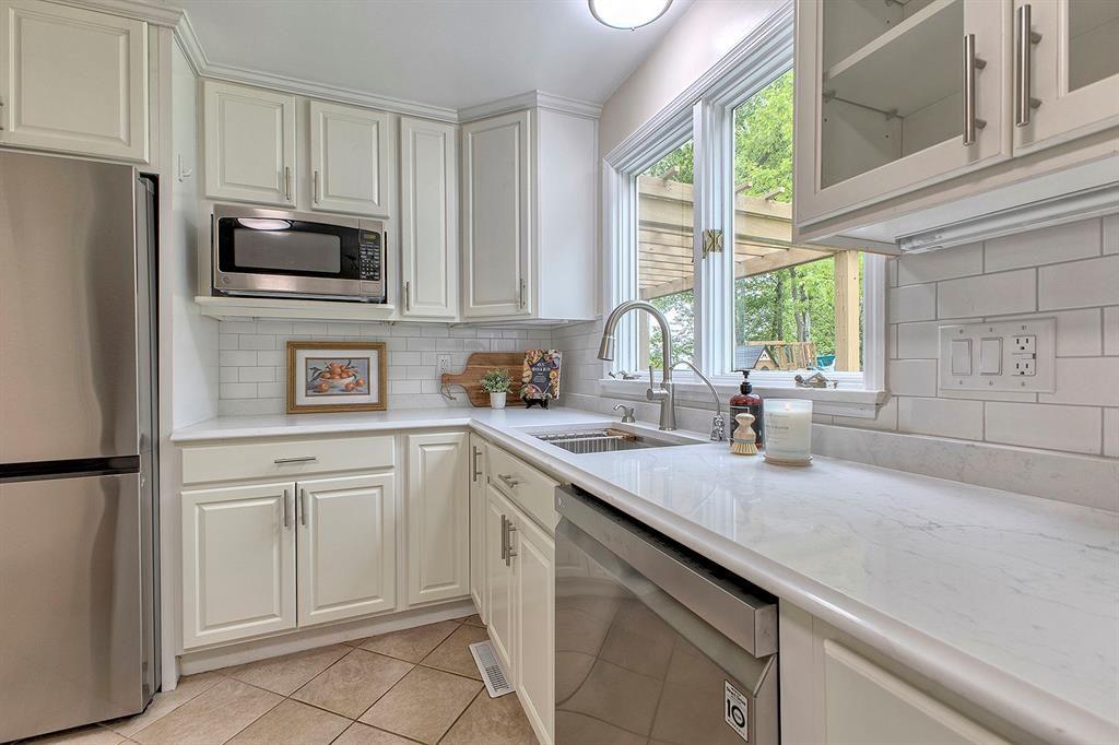 3222 Ridgeway Road Greensburg, PA 15601 - Photo 20 of 46 a kitchen with appliances a sink and a window