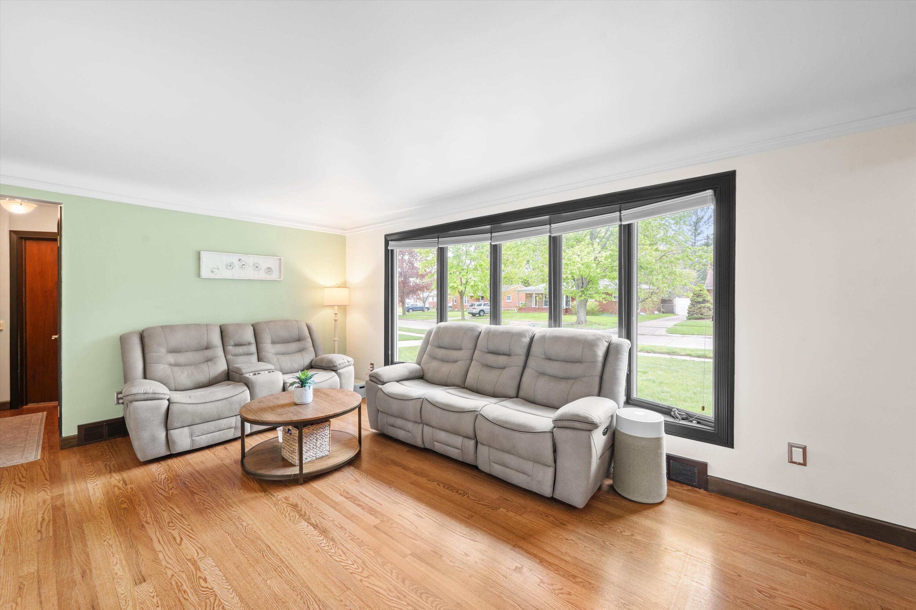 36753 Greenbush Road Wayne, MI 48184 - Photo 7 of 54 07-DSC09801