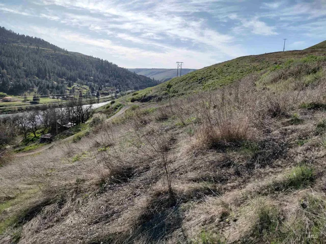 $249,700 | 31803 Cherry Ranch Lane, Lenore, ID 83541