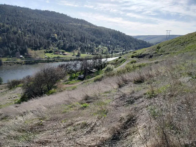 $249,700 | 31803 Cherry Ranch Lane, Lenore, ID 83541