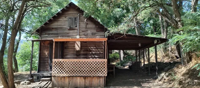 $249,700 | 31803 Cherry Ranch Lane, Lenore, ID 83541