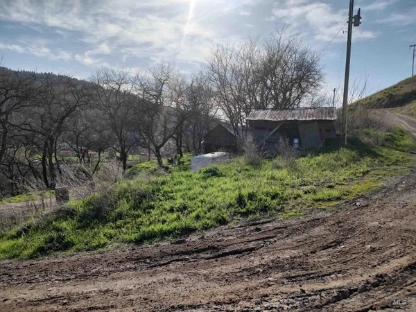$249,700 | 31803 Cherry Ranch Lane, Lenore, ID 83541