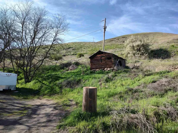 $249,700 | 31803 Cherry Ranch Lane, Lenore, ID 83541