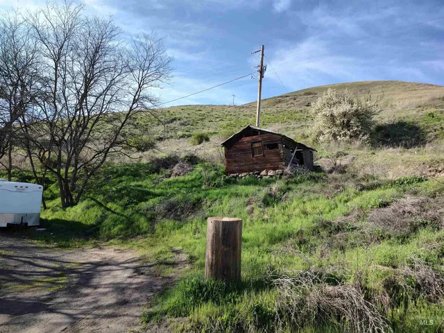 $249,700 | 31803 Cherry Ranch Lane, Lenore, ID 83541