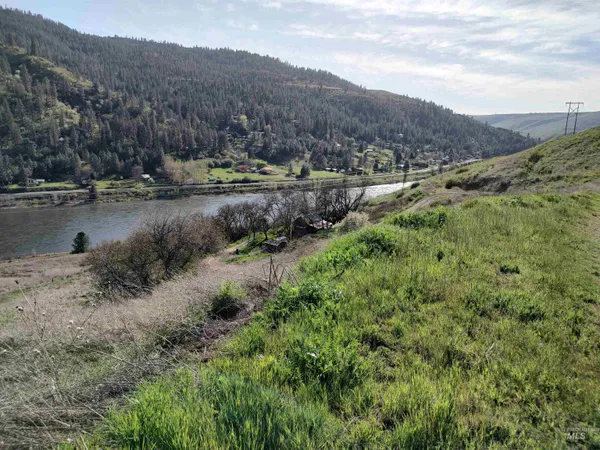 $249,700 | 31803 Cherry Ranch Lane, Lenore, ID 83541