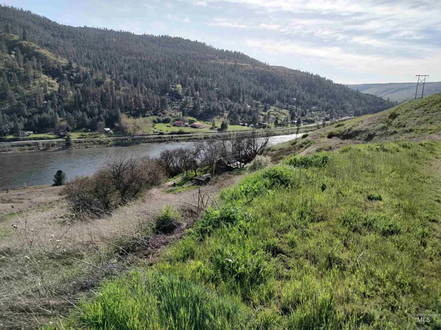 $249,700 | 31803 Cherry Ranch Lane, Lenore, ID 83541