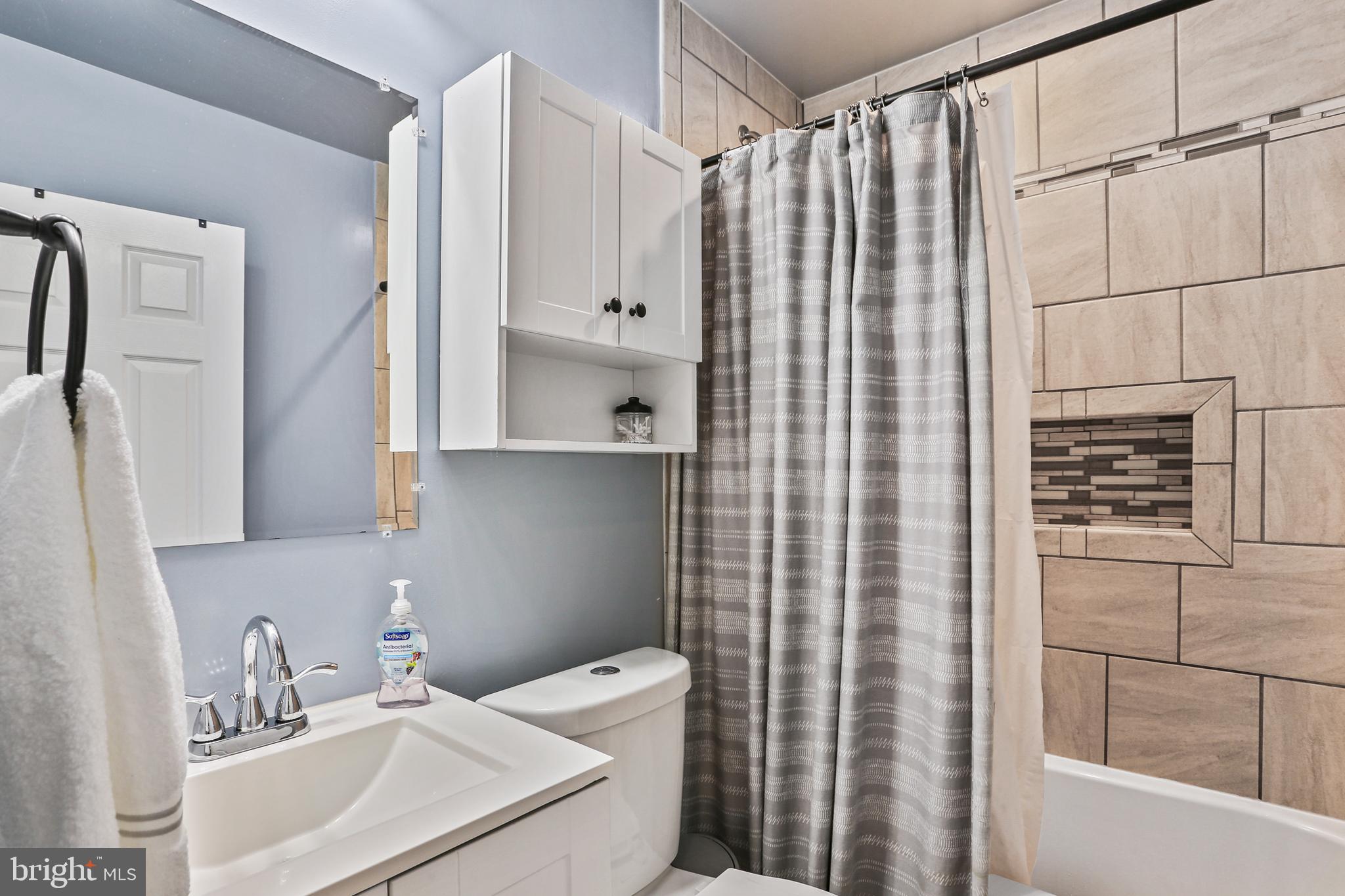 37 Ridgemoor Road Essex, MD 21221 - Photo 14 of 29 1 st level renovated bath with beautiful tile