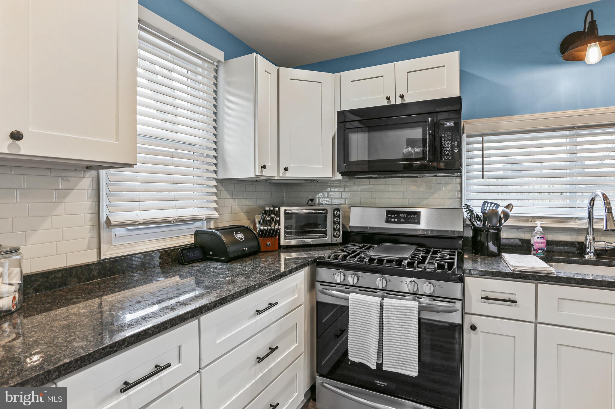 37 Ridgemoor Road Essex, MD 21221 - Photo 9 of 29 Shaker kitchen cabinets