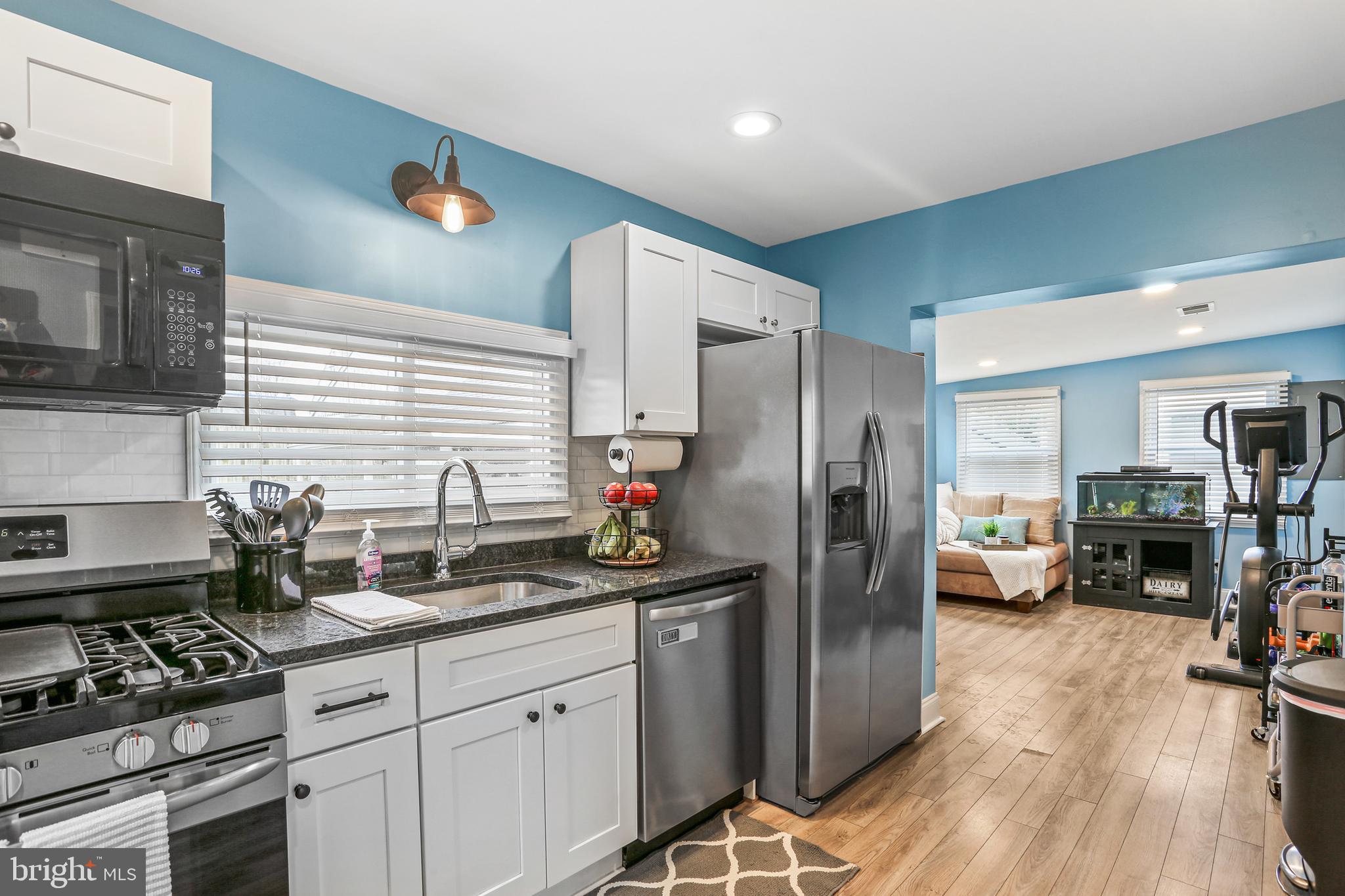 37 Ridgemoor Road Essex, MD 21221 - Photo 10 of 29 Black onyx granite countertops