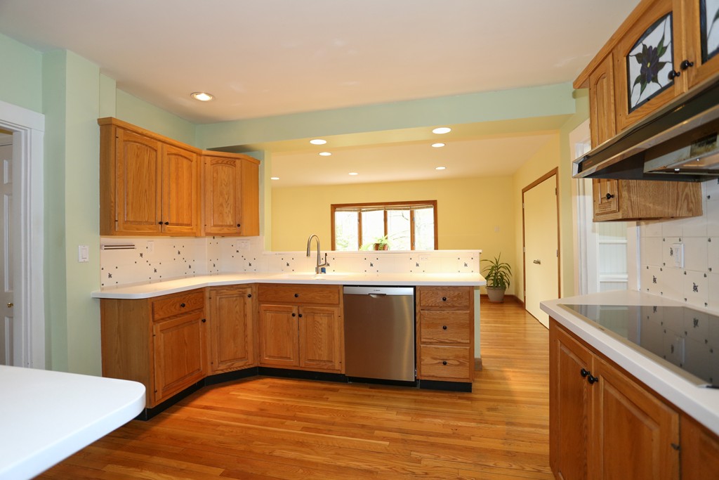 42 Ingleside Road Needham, MA 02492 - Photo 7 of 25