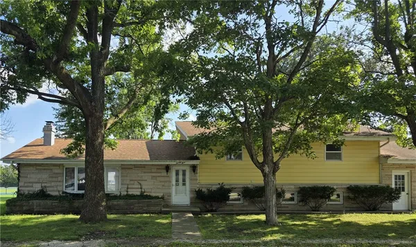 $228,160 | 23 Elm Drive, Bethany, IL 61914