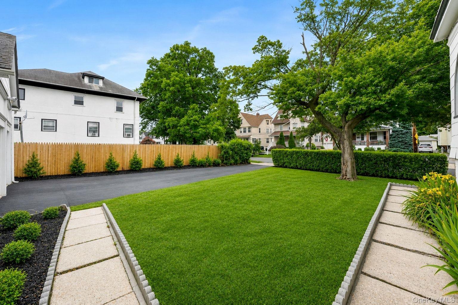 46 Meadow Lane New Rochelle, NY 10805 - Photo 5 of 39