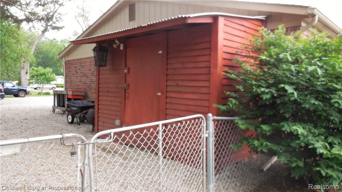 9659 Wayne Road Livonia, MI 48150 - Photo 28 of 29 023 Attached Shed.jpg