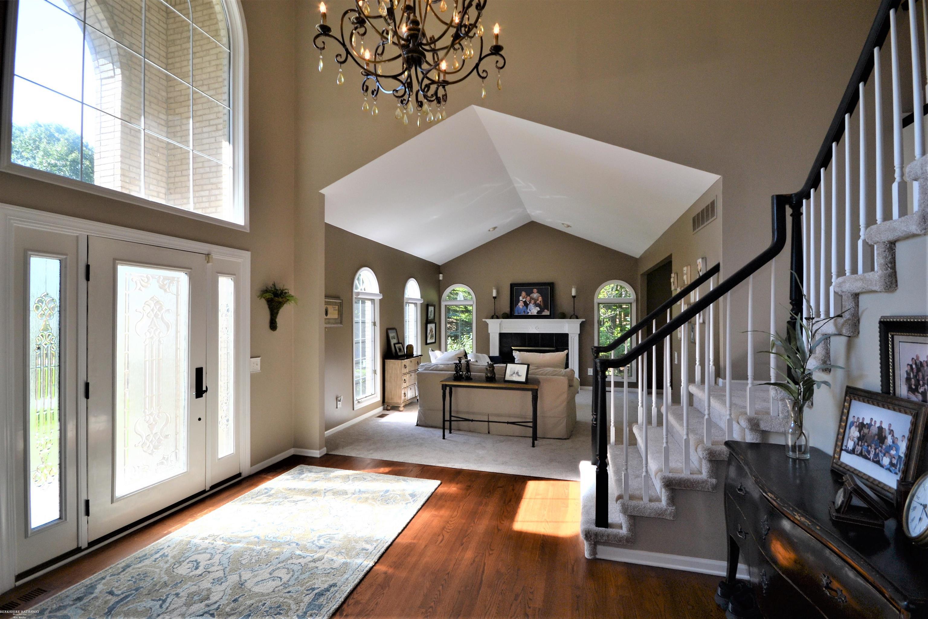 1813 Fox Run Rochester, MI 48306 - Photo 13 of 68 50087438-12.JPG