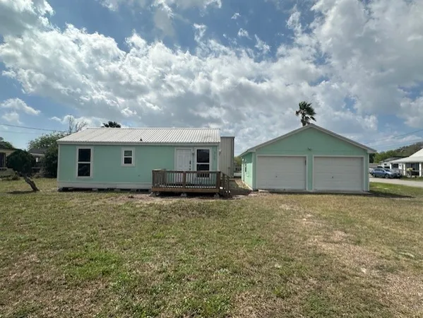 $1,600 | 737 Webb Street, Corpus Christi, TX 78418