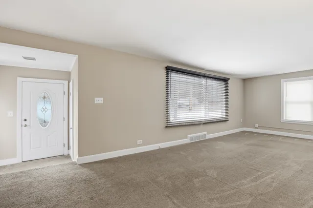 $430,000 | 291 Mast Road, Manchester, NH 03102