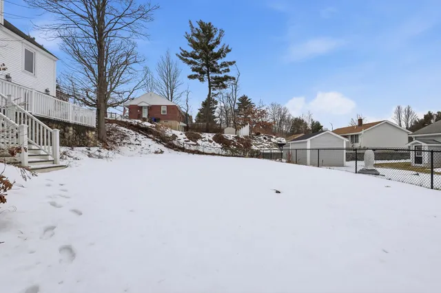 $430,000 | 291 Mast Road, Manchester, NH 03102