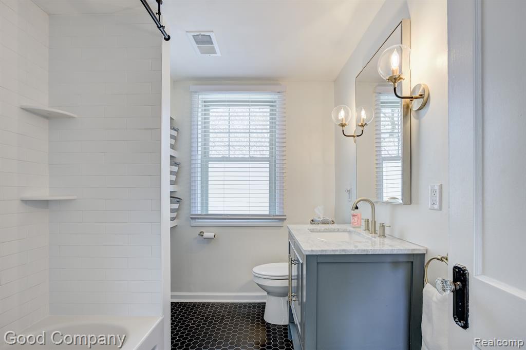 233 Riverside Drive Detroit, MI 48215 - Photo 39 of 59 Gallery Image 39