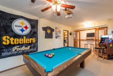 724 Roberts Road Winthrop Harbor, IL 60096 - Photo 19 of 31 a room with furniture and window