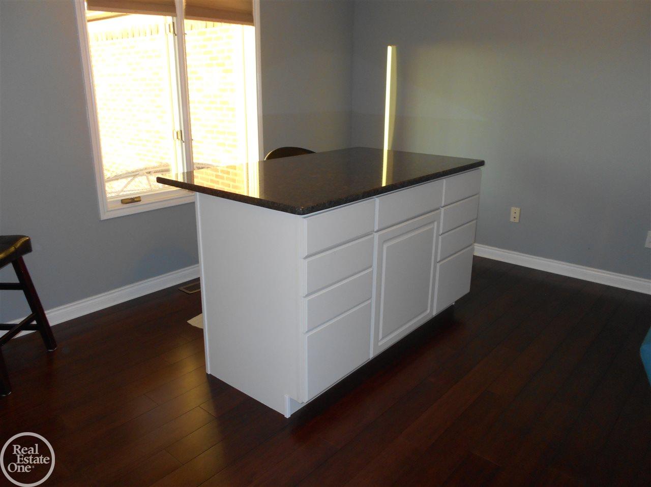8765 Bartel Road Columbus, MI 48063 - Photo 13 of 31