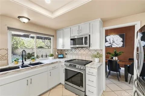 $999,000 | 23943 Vía Flamenco, Valencia, CA 91355