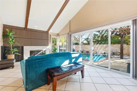 $999,000 | 23943 Vía Flamenco, Valencia, CA 91355