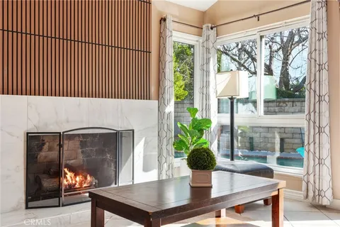 $999,000 | 23943 Vía Flamenco, Valencia, CA 91355