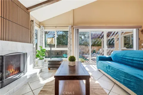 $999,000 | 23943 Vía Flamenco, Valencia, CA 91355