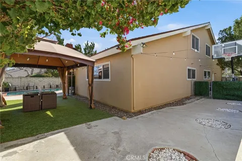 $999,000 | 23943 Vía Flamenco, Valencia, CA 91355