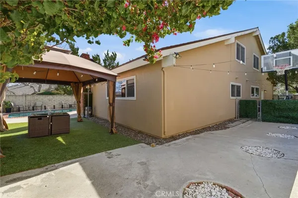 $999,000 | 23943 VÃa Flamenco, Valencia, CA 91355
