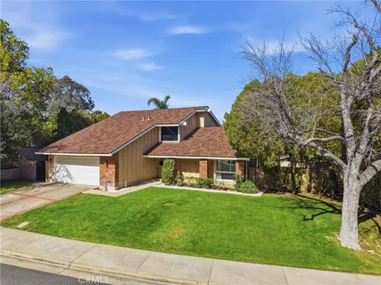 $999,000 | 23943 Vía Flamenco, Valencia, CA 91355