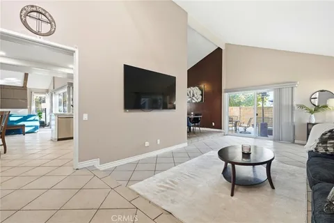 $999,000 | 23943 Vía Flamenco, Valencia, CA 91355