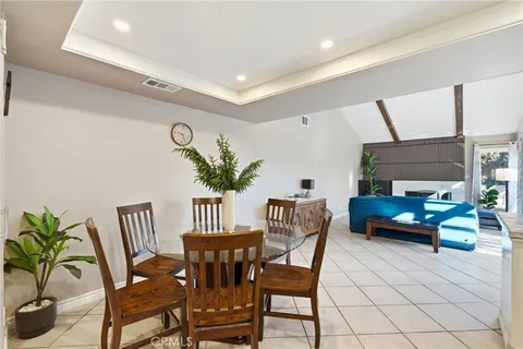 $999,000 | 23943 Vía Flamenco, Valencia, CA 91355
