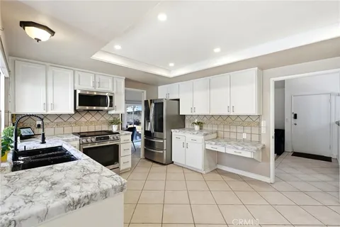 $999,000 | 23943 Vía Flamenco, Valencia, CA 91355